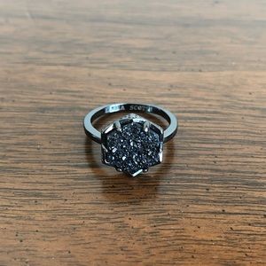 Black Kendra Scott ring (gunmetal)